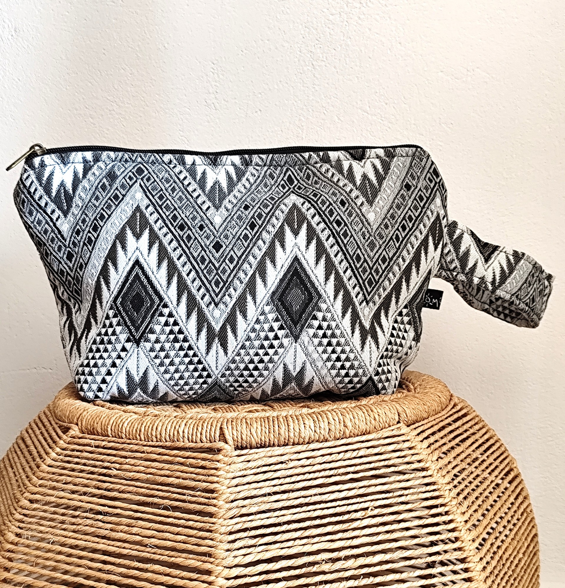 Aztec – Black & White Pouch Bag Medium